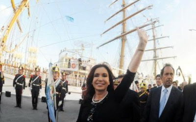 El gobierno con aciertos y límites, la oposición pifiando de lo lindo