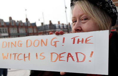 “Ding dong, la bruja ha muerto”, cantaron muchos británicos ante la muerte de Margaret Thatcher