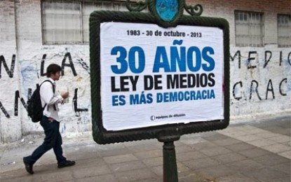 A treinta años, riesgos y anomalías