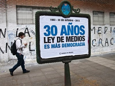 A treinta años, riesgos y anomalías
