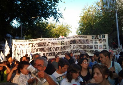 Más de 10.000 personas marcharon por el NUNCA MÁS en Mendoza