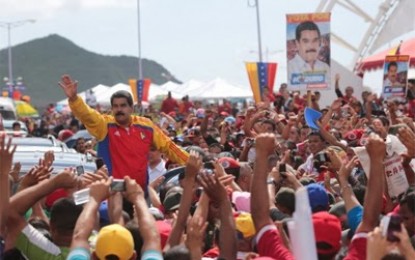 Jóvenes de la oposición en Venezuela asociados a organizaciones neonazis