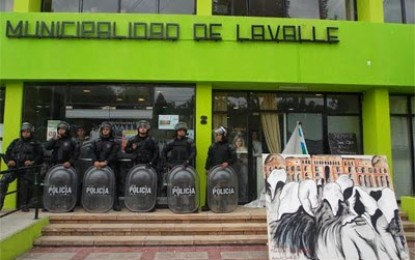 Cinco despidos podrían reavivar el conflicto con municipales