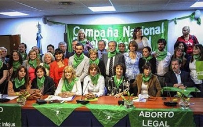 Con récord de firmas, se representó el proyecto de legalización del aborto