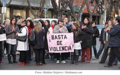 Multas y trabajos comunitarios para los padres que agredan a docentes