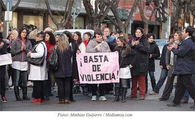 Multas y trabajos comunitarios para los padres que agredan a docentes
