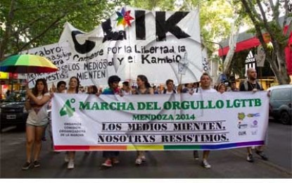 Cientos de personas participaron de la cuarta Marcha del Orgullo Gay en Mendoza