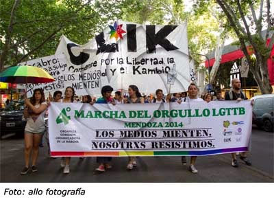 Cientos de personas participaron de la cuarta Marcha del Orgullo Gay en Mendoza