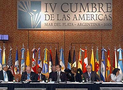 Mirando al norte para una historia universal de la infamia -(IV)–
