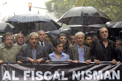 Fiscales maaarchen!!!…uno dos – uno dos – vista a la dereeechaaa!!!