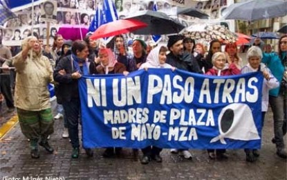 Las Madres de la Plaza y una fortaleza que conmueve