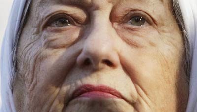 En Hebe mancillan el heroísmo de la mujer argentina contra la dictadura