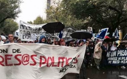 Memoria, marcha, lluvia y proximidad electoral