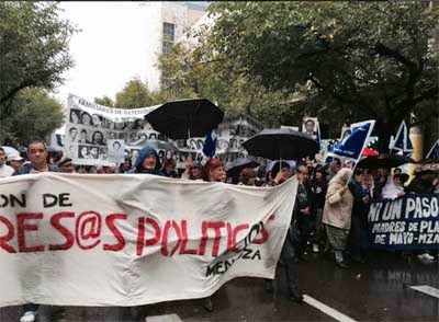 Memoria, marcha, lluvia y proximidad electoral
