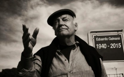 Los fuegos de Galeano (poema urgente)