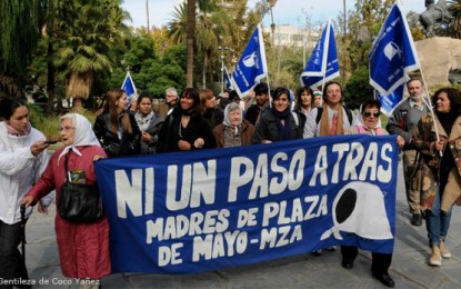 Madres de Plaza de Mayo de Mendoza cumplieron este jueves 38 años de rondas a la plaza