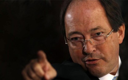 En 2008 Sanz pidió a funcionarios estadounidenses que aumentaran sus críticas al gobierno de Cristina