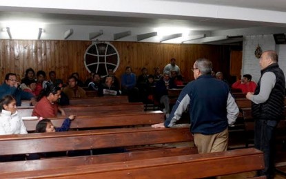 Gustavo Arenas se reunió con vecinos de kilómetro 8 que quieren recuperar el Club Defensores de Escorihuela