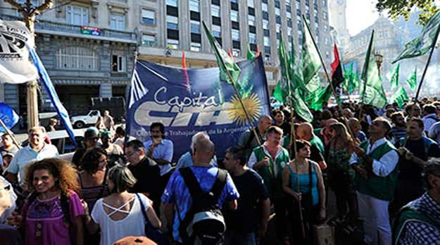 Debates sobre la estrategia en el movimiento popular ante el gobierno Macri