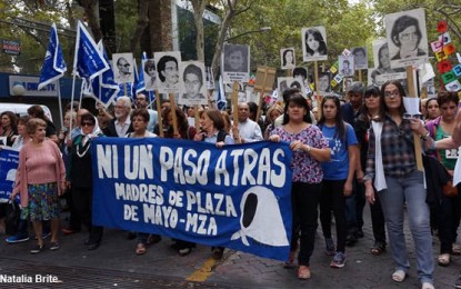Más de 20 mil personas marcharon a 40 años del golpe cívico militar