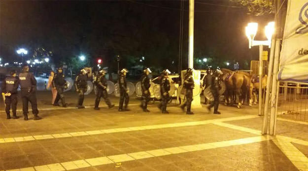 Por el desmedido operativo de seguridad desplegado contra los docentes movilizados, se presentó un pedido de informes al gobernador Alfredo Cornejo