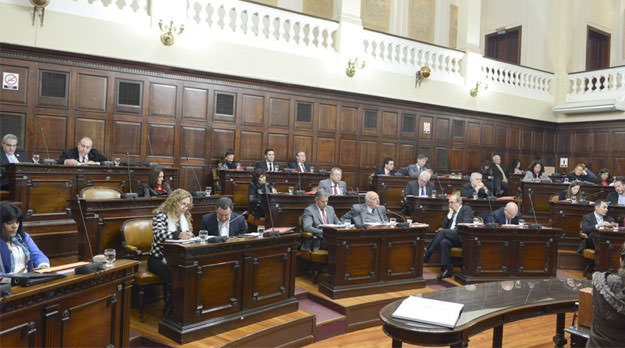 Cornejo obtuvo vía libre para endeudarse en 90.000.000 de dólares y levantar otra cárcel