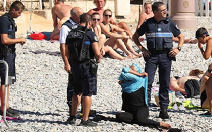 Suspenden prohibición del burkini en playas francesas