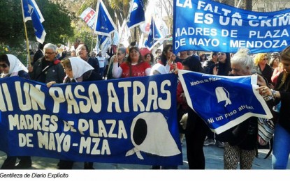 Las Madres de Plaza de Mayo de Mendoza conmemoraron la ronda número 2.000