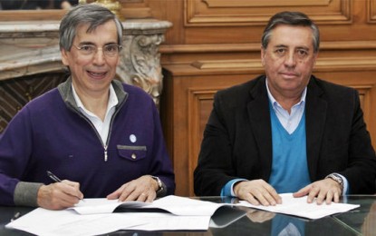 Cornejo quiere subir 35% la tarifa de agua