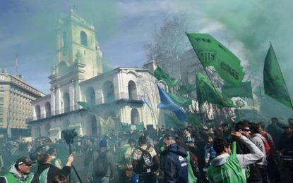 Cuidado ! viene llegando …