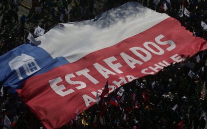 Miles de chilenos contra privatización de pensiones