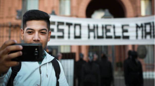 #EstoHueleMal llegó a la Casa Rosada