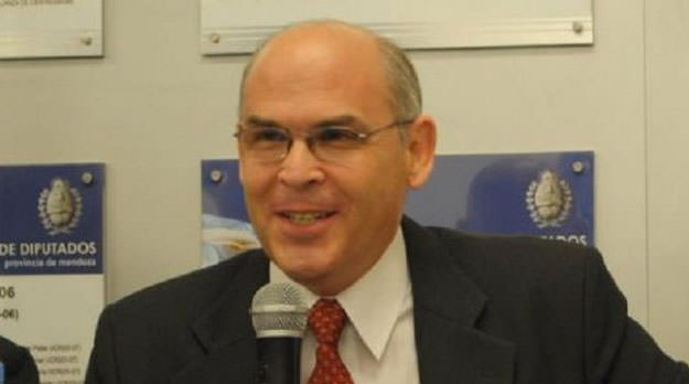 Carlos Lombardi: “El financiamiento estatal para la Iglesia es anacrónico y debería derogarse”