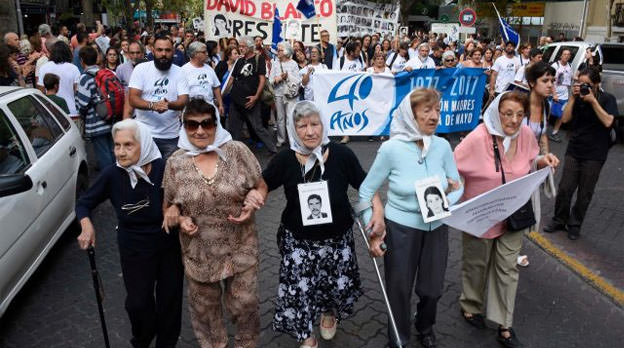 «No resignaremos lo que construimos en 41 años en las calles»
