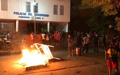 Golpes y gas pimienta en un comedor infantil