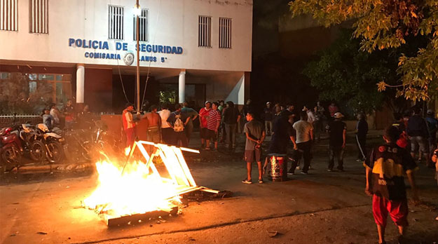 Golpes y gas pimienta en un comedor infantil