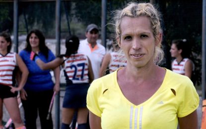 Otra jugadora de hockey trans que pudo disputar un partido oficial