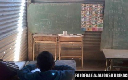 “No pedimos una escuela moderna, pero que tenga paredes, techo y una cocina”