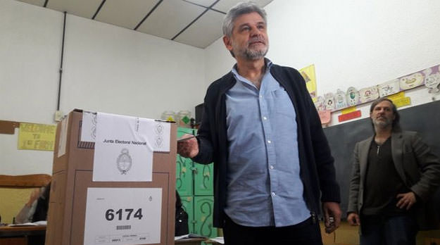 «La democracia esta golpeada porque hay un ciudadano que no puede venir a votar»