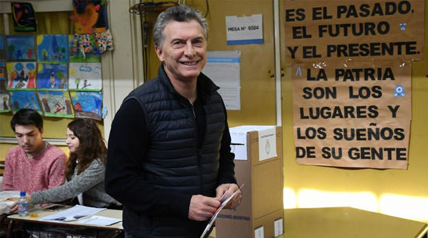 Macri violó la veda electoral