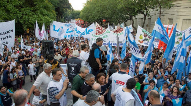 Una multitud dijo no a las “reformas” del gobierno