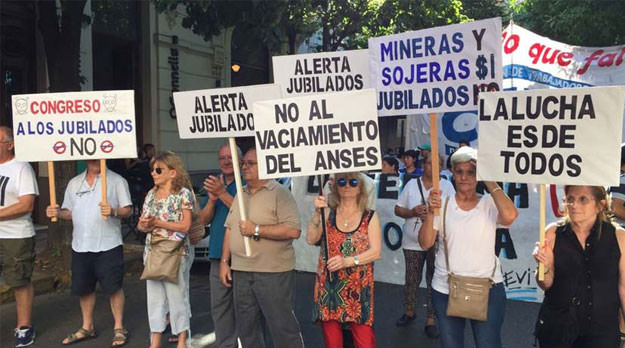 Jubilados en pie de lucha contra la reforma previsional