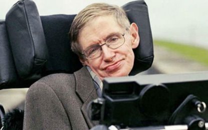 El controvertido científico Hawkins murió tras implacable invalidez