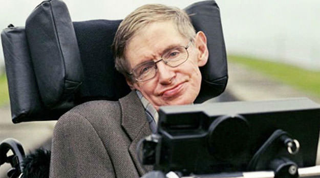 El controvertido científico Hawkins murió tras implacable invalidez