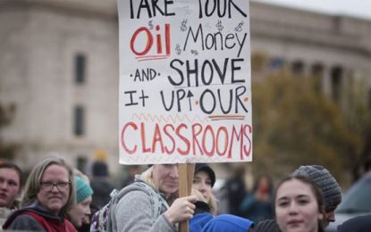 EEUU: miles de docentes en Oklahoma exigen mejoras salariales