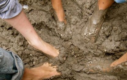 Sostener a quienes sostienen en el barro
