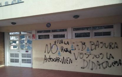 Grupos “pro-vida” atacaron la sede del IES del Atuel