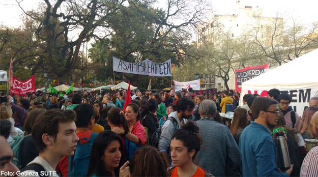 “La educación pública no se vende, se defiende”