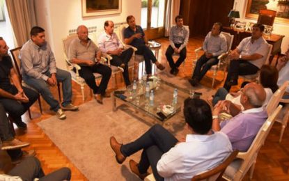 Intendentes menducos de Cambiemos : «¡Rajemos de al lado de Macri…!.»