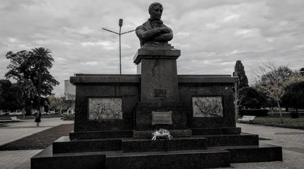 Desagravio al creador de nuestra bandera- Don Manuel Belgrano , perdón!